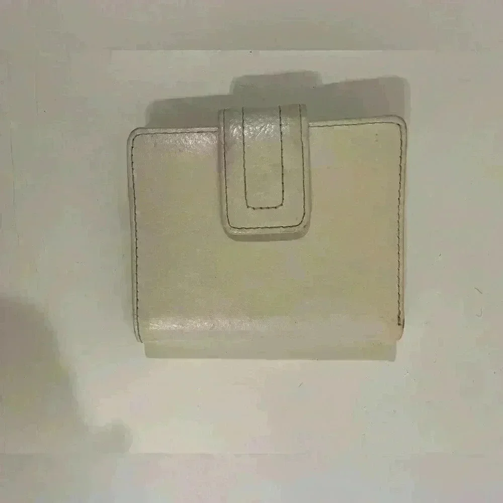 Fossil Women’s  Logan Mini Multifunction‎ Leather White Wallet